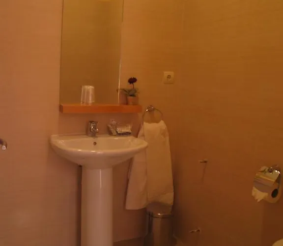 Konukevi Ciudad De Caparra Carcaboso